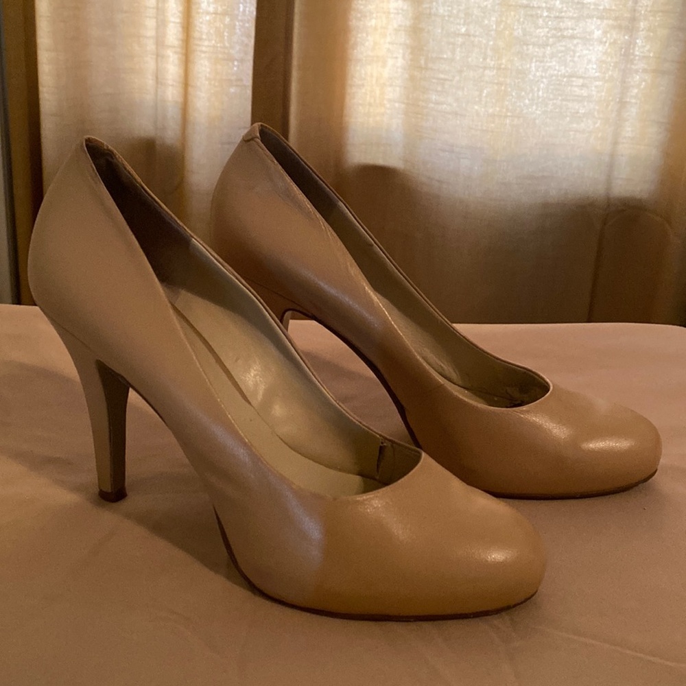Nine West Tan Pumps